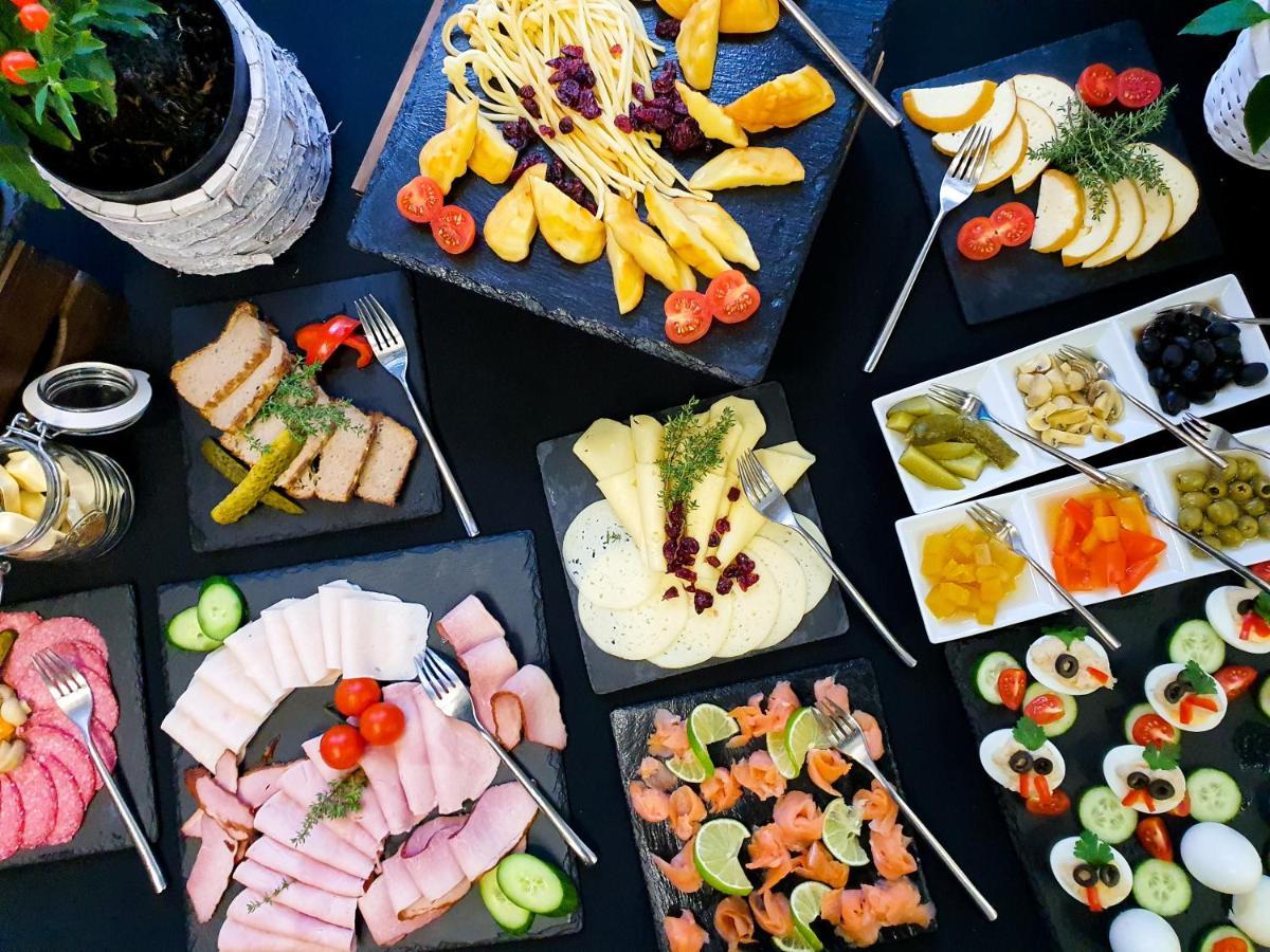 Rysy Boutique Hotel Ζακοπάνε Εξωτερικό φωτογραφία A selection of cold cuts