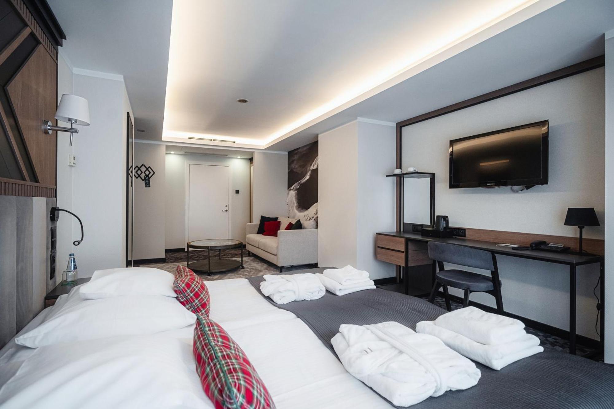 Rysy Boutique Hotel Ζακοπάνε Δωμάτιο φωτογραφία A room at the hotel